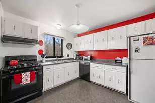 9206 N 70th St, Milwaukee, WI 53223 - Photo 11