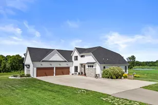 S53W26764 Gemstone Ct, Waukesha, WI 53189 - Photo 5