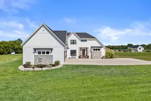 S53W26764 Gemstone Ct, Waukesha, WI 53189 - Photo 11