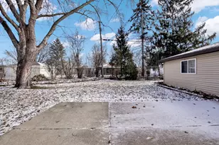 W147N8368 Manchester Dr, Menomonee Falls, WI 53051 - Photo 17