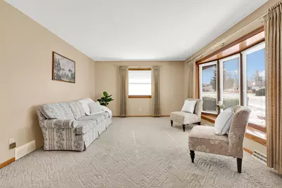 W147N8368  Manchester Dr, Menomonee Falls, WI 53051 - Photo 11