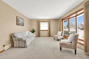 W147N8368 Manchester Dr, Menomonee Falls, WI 53051 - Photo 11