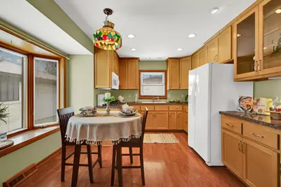 W147N8368  Manchester Dr, Menomonee Falls, WI 53051 - Photo 3