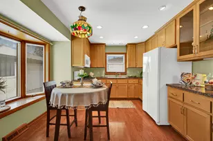 W147N8368 Manchester Dr, Menomonee Falls, WI 53051 - Photo 3