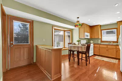 W147N8368  Manchester Dr, Menomonee Falls, WI 53051 - Photo 7