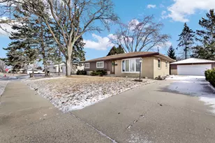 W147N8368 Manchester Dr, Menomonee Falls, WI 53051 - Photo 21