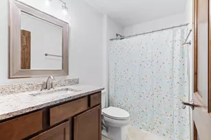 6441 Kingsview Dr, Racine, WI 53406 - Photo 25