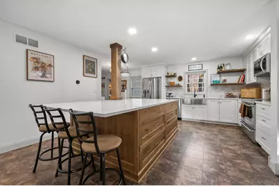 W341N6716  Lancelot Dr, Oconomowoc, WI 53066 - Photo 3