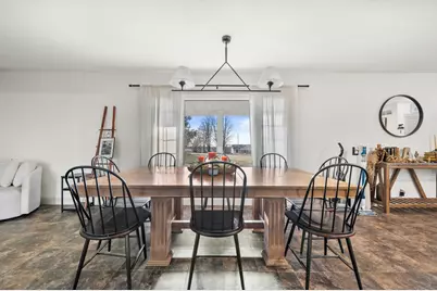 W341N6716  Lancelot Dr, Oconomowoc, WI 53066 - Photo 5