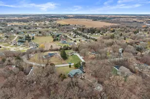 W341N6716 Lancelot Dr, Oconomowoc, WI 53066 - Photo 47