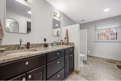 W341N6716  Lancelot Dr, Oconomowoc, WI 53066 - Photo 17