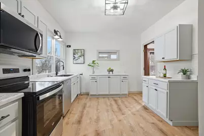 319 W Linden Dr, Jefferson, WI 53549 - Photo 5