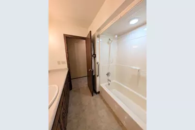 4127 S 89th St, Greenfield, WI 53228 - Photo 17