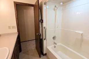 4127 S 89th St, Greenfield, WI 53228 - Photo 17