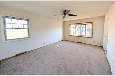 4127 S 89th St, Greenfield, WI 53228 - Photo 27