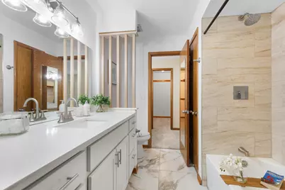 7975 S Wynbrook Ct, Oak Creek, WI 53154 - Photo 13