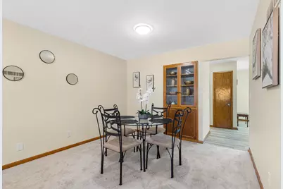 7975 S Wynbrook Ct, Oak Creek, WI 53154 - Photo 5