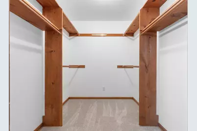 7975 S Wynbrook Ct, Oak Creek, WI 53154 - Photo 17