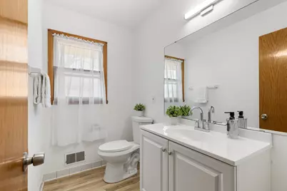 7975 S Wynbrook Ct, Oak Creek, WI 53154 - Photo 19