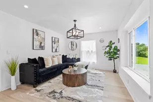 550 N Riverside Dr, Saukville, WI 53080 - Photo 7