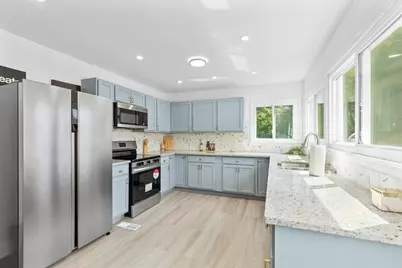 550 N Riverside Dr, Saukville, WI 53080 - Photo 3