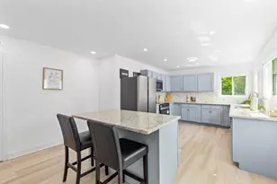 550 N Riverside Dr, Saukville, WI 53080 - Photo 5