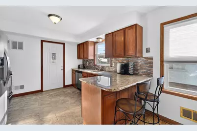 2608 S 68th St, Milwaukee, WI 53219 - Photo 9