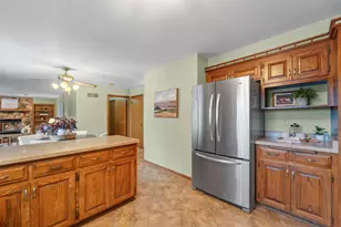 6585 N Range Line Rd, Glendale, WI 53209 - Photo 9