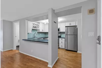 270 E Highland Ave #1021, Milwaukee, WI 53202 - Photo 13