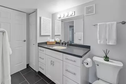 270 E Highland Ave #1021, Milwaukee, WI 53202 - Photo 7