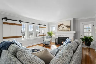 1076  Shabbona Dr, Fontana, WI 53125 - Photo 7