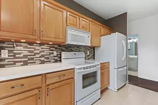 9155 W Elm Ct, Franklin, WI 53132 - Photo 9