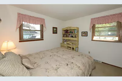 15035 W Kingsway Dr, New Berlin, WI 53151 - Photo 39