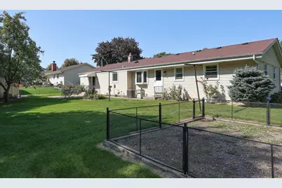 15035 W Kingsway Dr, New Berlin, WI 53151 - Photo 5