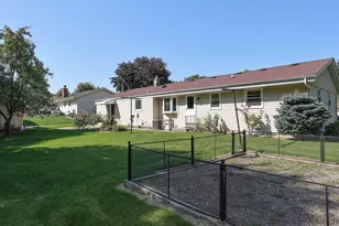 15035 W Kingsway Dr, New Berlin, WI 53151 - Photo 5