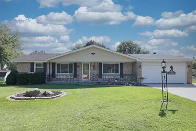 15035 W Kingsway Dr, New Berlin, WI 53151 - Photo 1