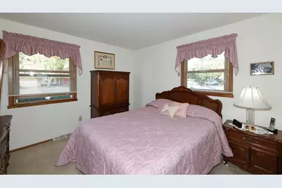 15035 W Kingsway Dr, New Berlin, WI 53151 - Photo 13