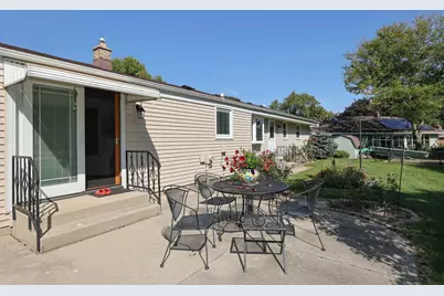 15035 W Kingsway Dr, New Berlin, WI 53151 - Photo 3