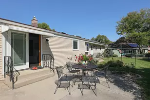 15035 W Kingsway Dr, New Berlin, WI 53151 - Photo 3