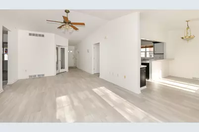 5228 S Hidden Dr, Greenfield, WI 53221 - Photo 15