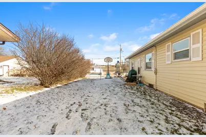 816  Birch Dr, Waukesha, WI 53188 - Photo 23
