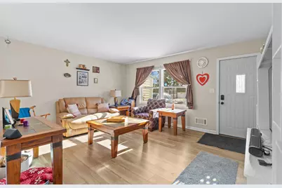 816  Birch Dr, Waukesha, WI 53188 - Photo 5