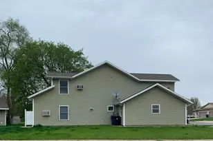 903 8th Ave, Onalaska, WI 54650 - Photo 1