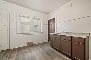 2724 N Palmer St, Milwaukee, WI 53212 - Photo 3