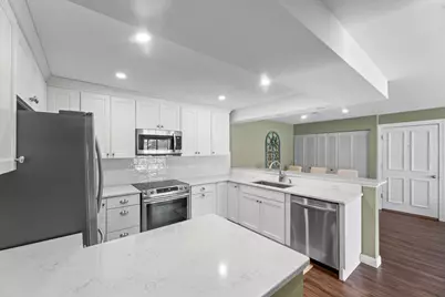 321  Park Hill Dr #A, Pewaukee, WI 53072 - Photo 3