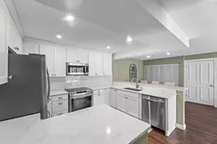 321 Park Hill Dr, Pewaukee, WI 53072 - Photo 3