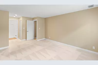 321  Park Hill Dr #A, Pewaukee, WI 53072 - Photo 15