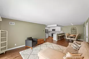 321 Park Hill Dr, Pewaukee, WI 53072 - Photo 9