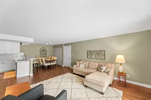 321 Park Hill Dr, Pewaukee, WI 53072 - Photo 9