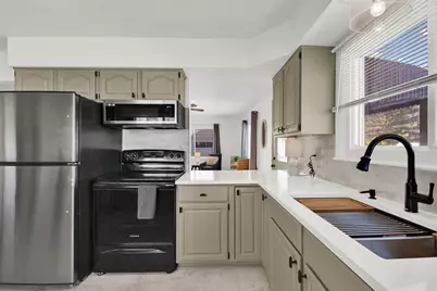 818 S 94th St, West Allis, WI 53214 - Photo 9